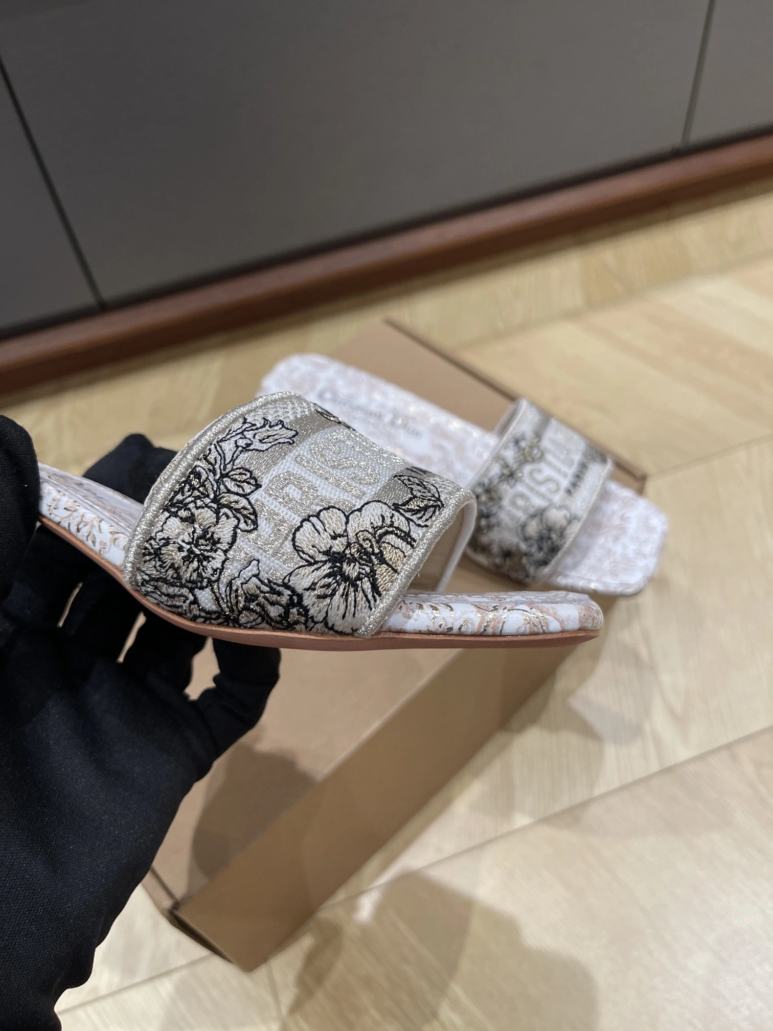 COCO-- 4ior KCQ902UEL_S62K embroidery Heel height：3.5cm item:E-XW03F0613